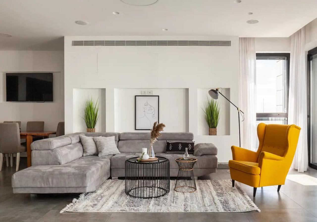 Ferienwohnung Oַ&O Group- Luxury Penthouse Jacuzzi Sea 36 Floor Bat Yam Exterior foto