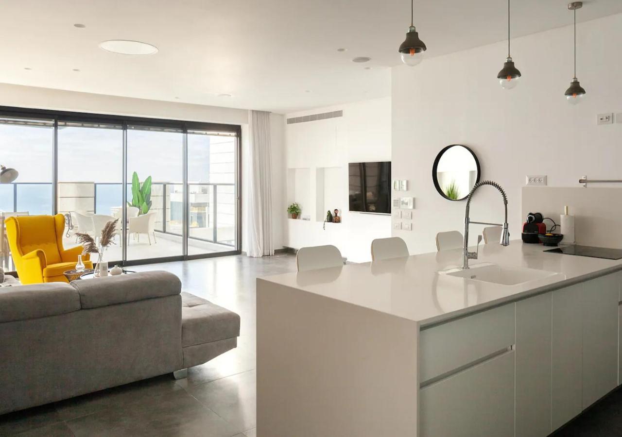 Ferienwohnung Oַ&O Group- Luxury Penthouse Jacuzzi Sea 36 Floor Bat Yam Exterior foto