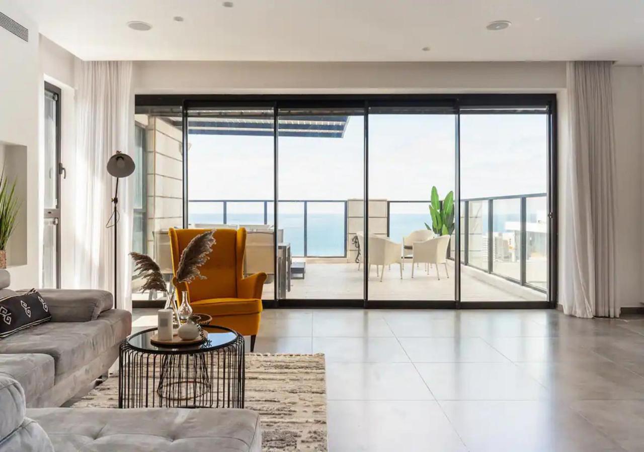 Ferienwohnung Oַ&O Group- Luxury Penthouse Jacuzzi Sea 36 Floor Bat Yam Exterior foto