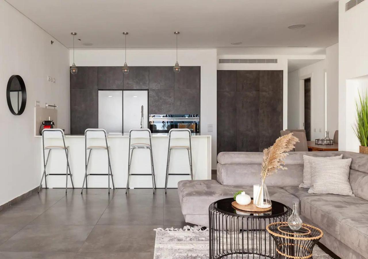 Ferienwohnung Oַ&O Group- Luxury Penthouse Jacuzzi Sea 36 Floor Bat Yam Exterior foto