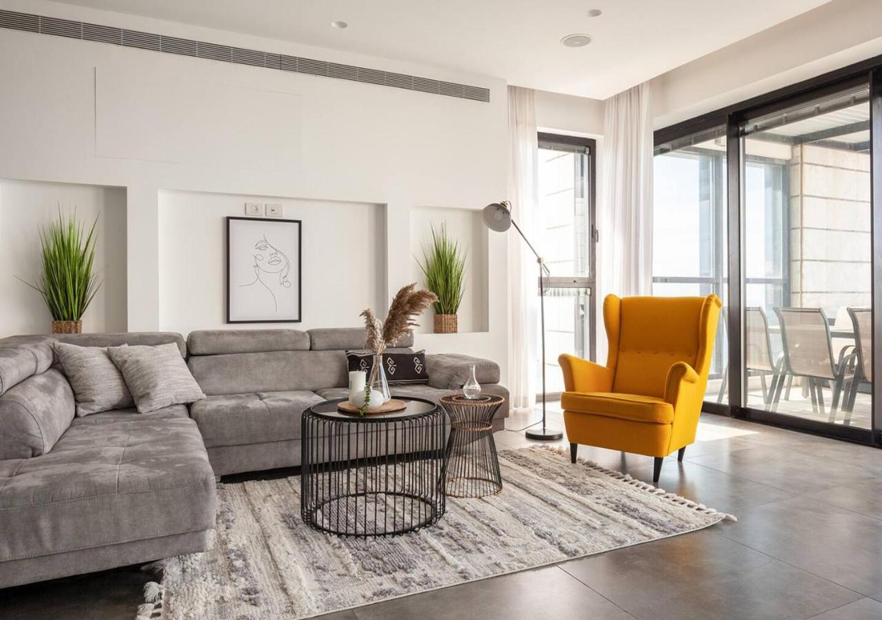Ferienwohnung Oַ&O Group- Luxury Penthouse Jacuzzi Sea 36 Floor Bat Yam Exterior foto