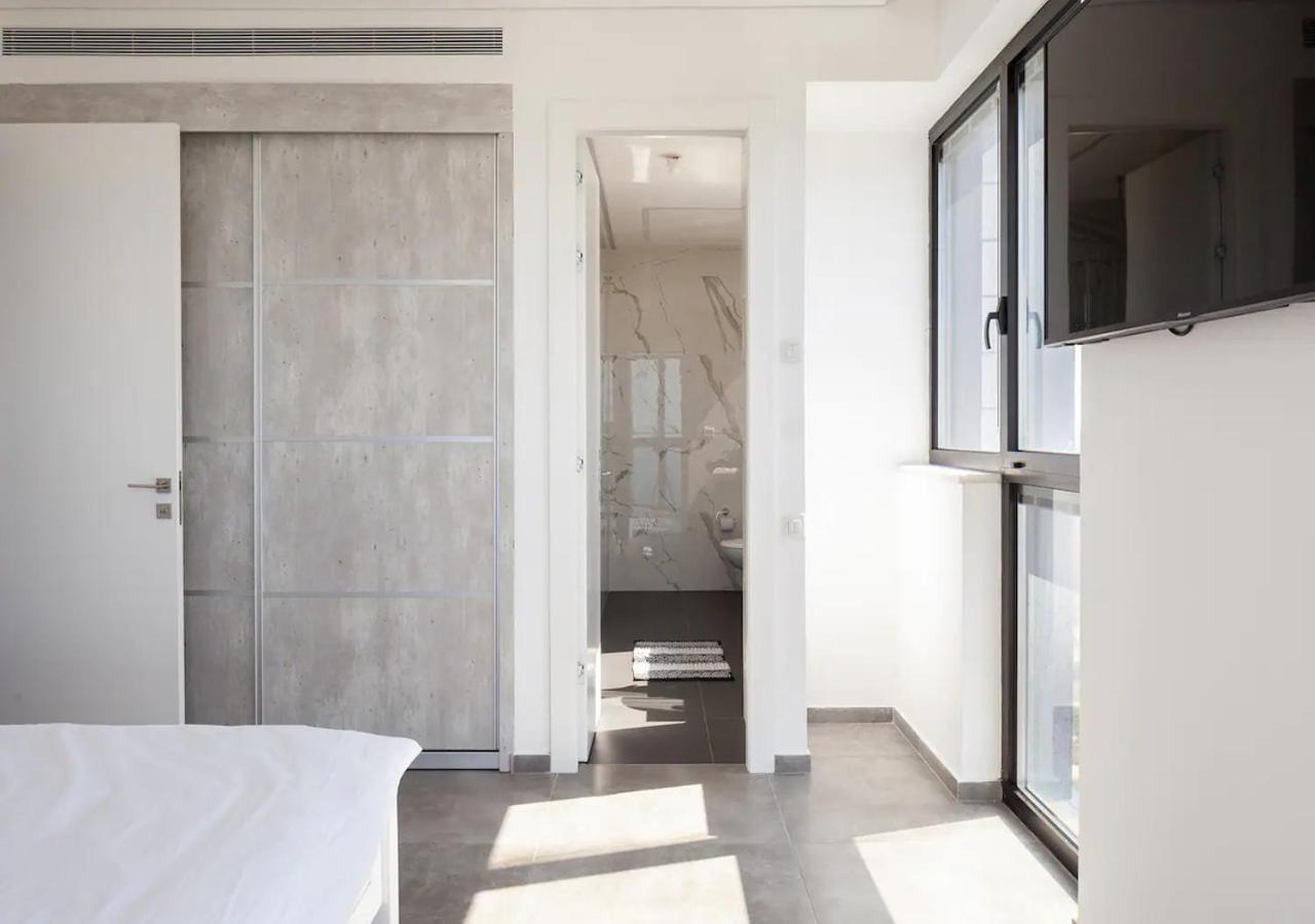 Ferienwohnung Oַ&O Group- Luxury Penthouse Jacuzzi Sea 36 Floor Bat Yam Exterior foto