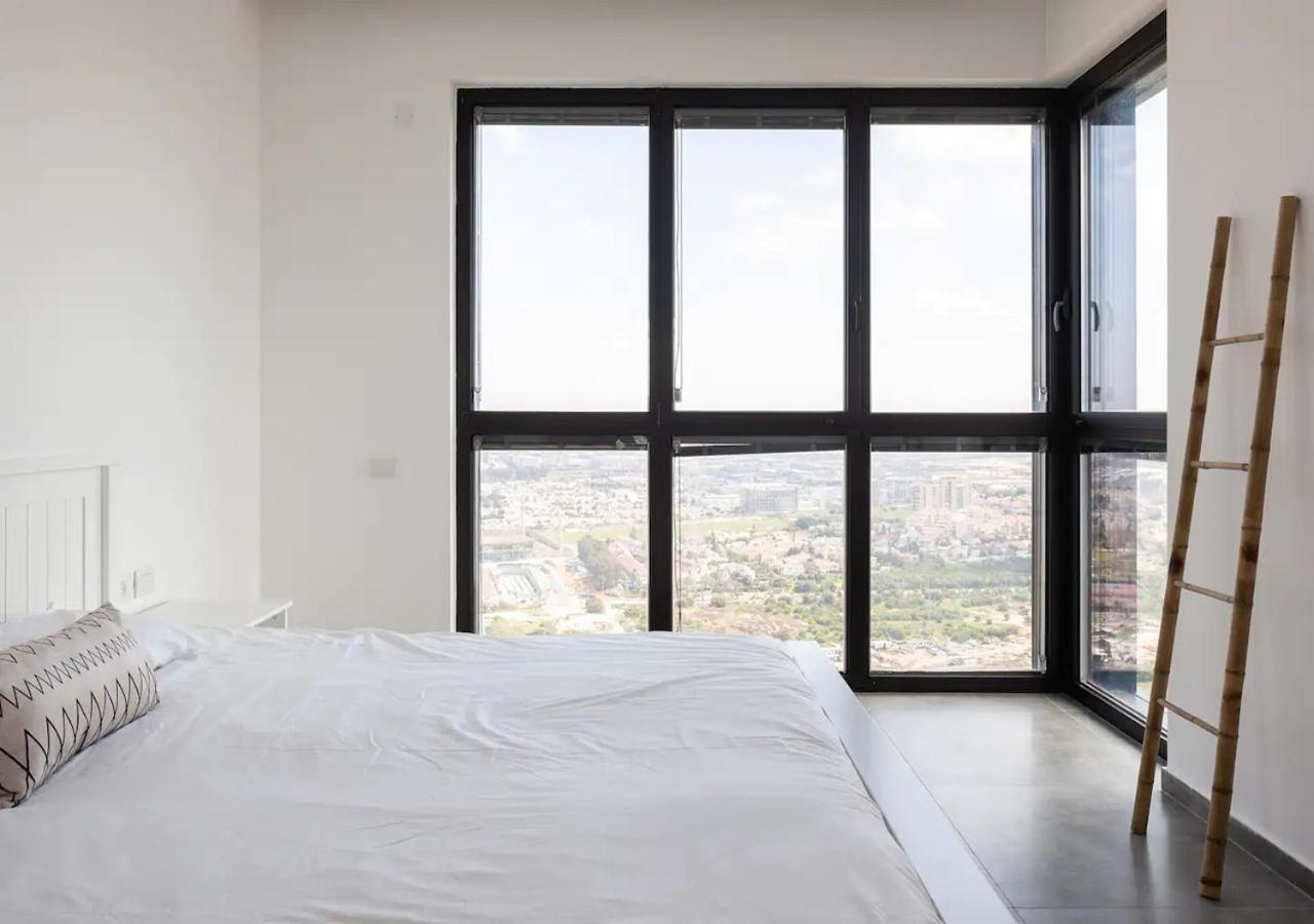 Ferienwohnung Oַ&O Group- Luxury Penthouse Jacuzzi Sea 36 Floor Bat Yam Exterior foto