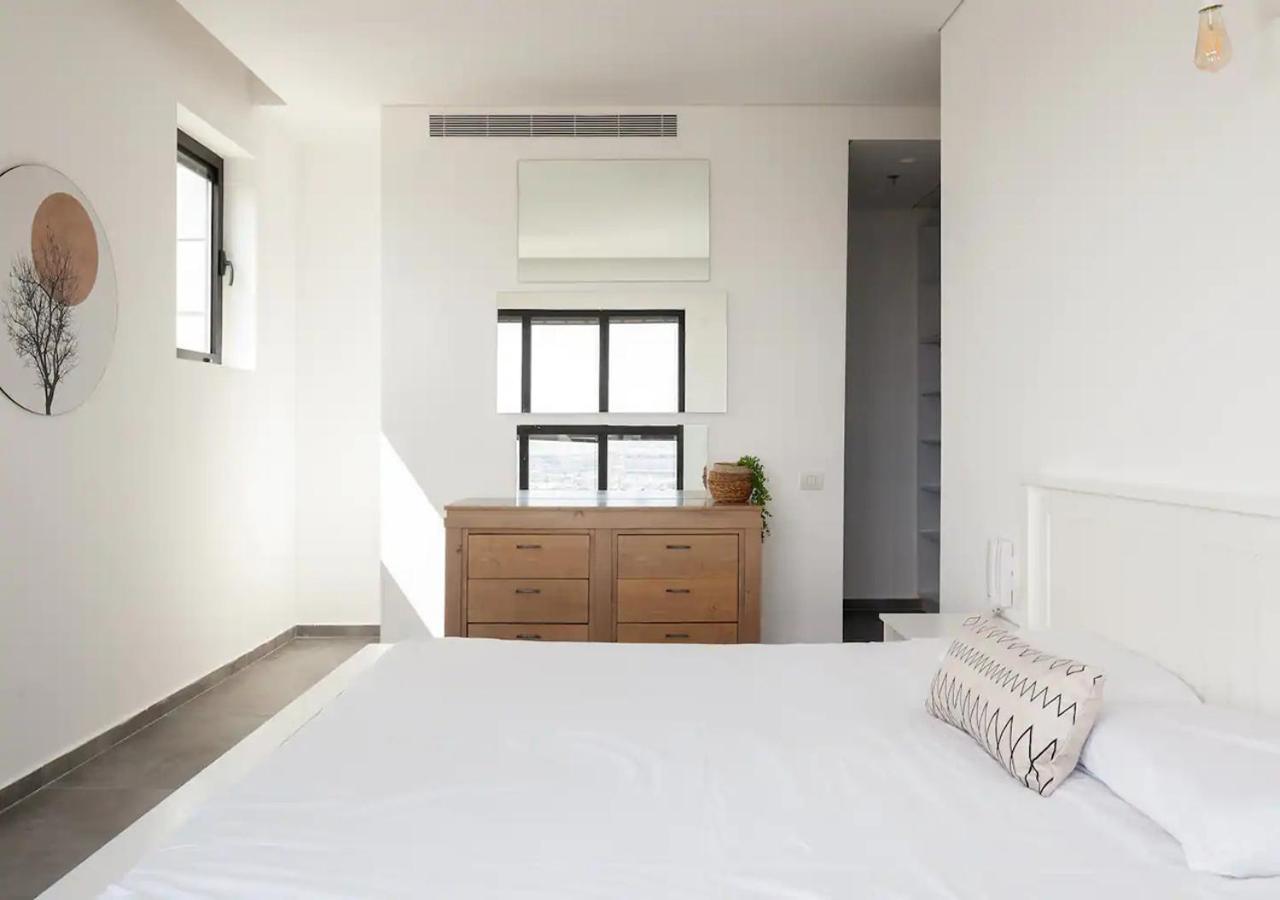 Ferienwohnung Oַ&O Group- Luxury Penthouse Jacuzzi Sea 36 Floor Bat Yam Exterior foto
