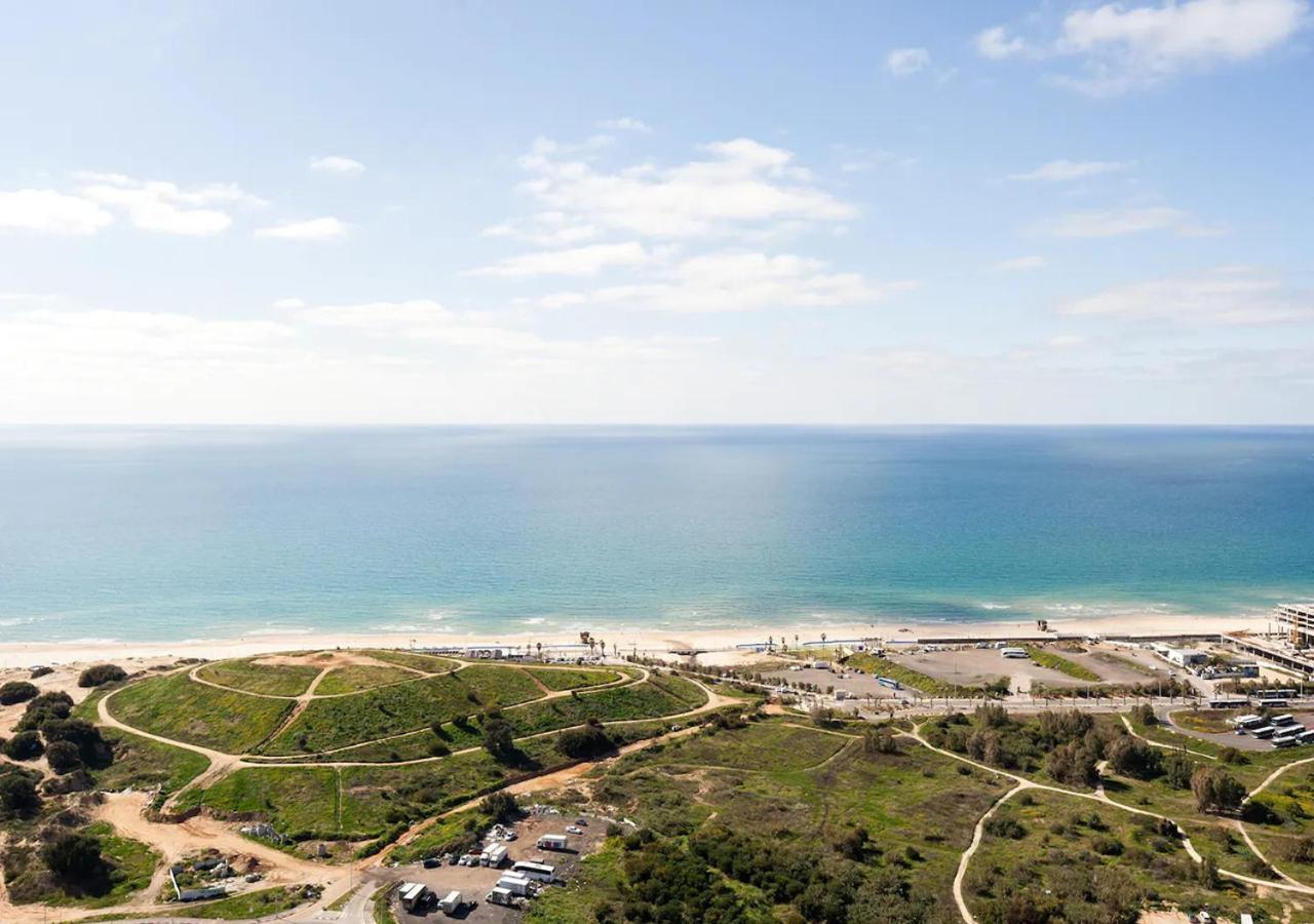 Ferienwohnung Oַ&O Group- Luxury Penthouse Jacuzzi Sea 36 Floor Bat Yam Exterior foto