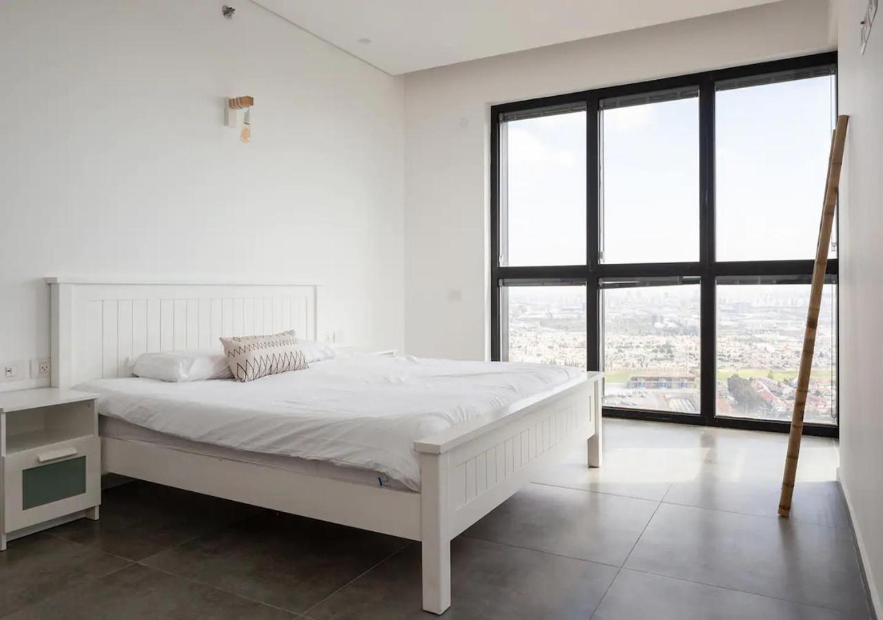 Ferienwohnung Oַ&O Group- Luxury Penthouse Jacuzzi Sea 36 Floor Bat Yam Exterior foto